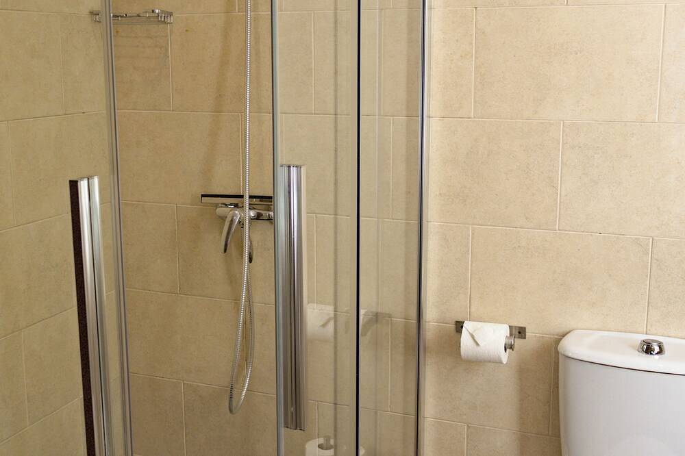 Ganze Wohnung, Ferienwohnung mit großem Pool und Garten in gepflegter Anlage in Cala Anguila, Manacor