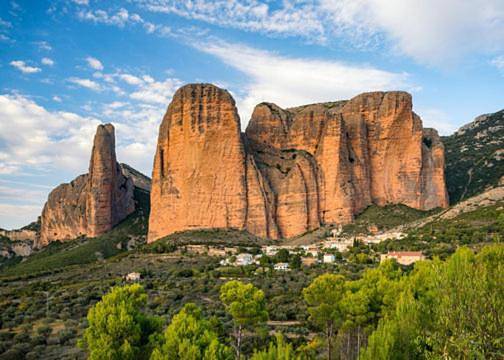 Gîte pour 8 personnes, avec Jardin et Vue dans Riglos