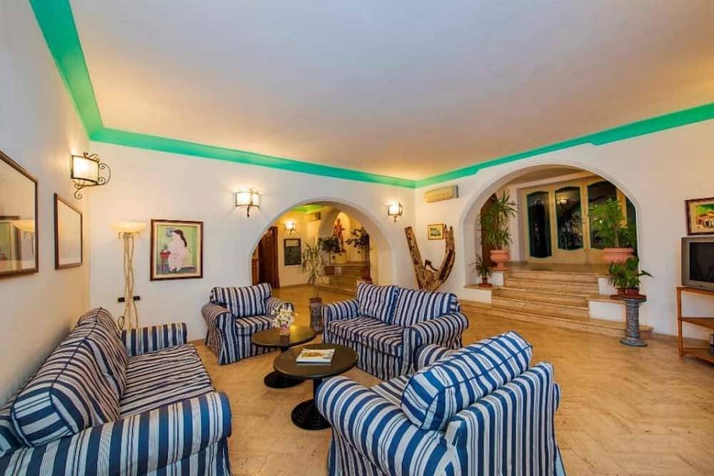 Habitación Cuádruple Estándar a pocos pasos del mar. in Estrómboli