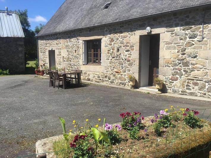 Gîte pour 4 personnes, avec jardin et vue à Calanhel