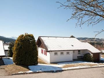 Ferienhaus für 6 Personen, mit Terrasse und Pool sowie Garten, kinderfreundlich in Nesselwang
