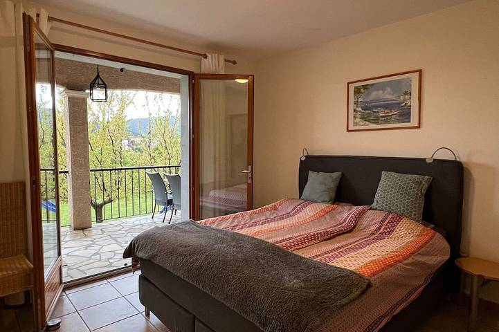 Location de vacances pour 6 personnes, avec jardin ainsi que terrasse et piscine à Félines-Minervois - 2
