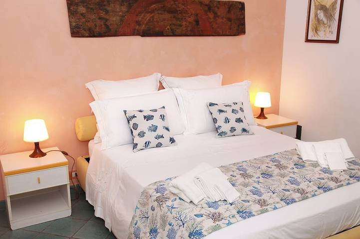 Elegante Villa im sizilianischen Stil im Yachthafen von Marina di Portorosa in Spiaggia di Tonnarella, Furnari