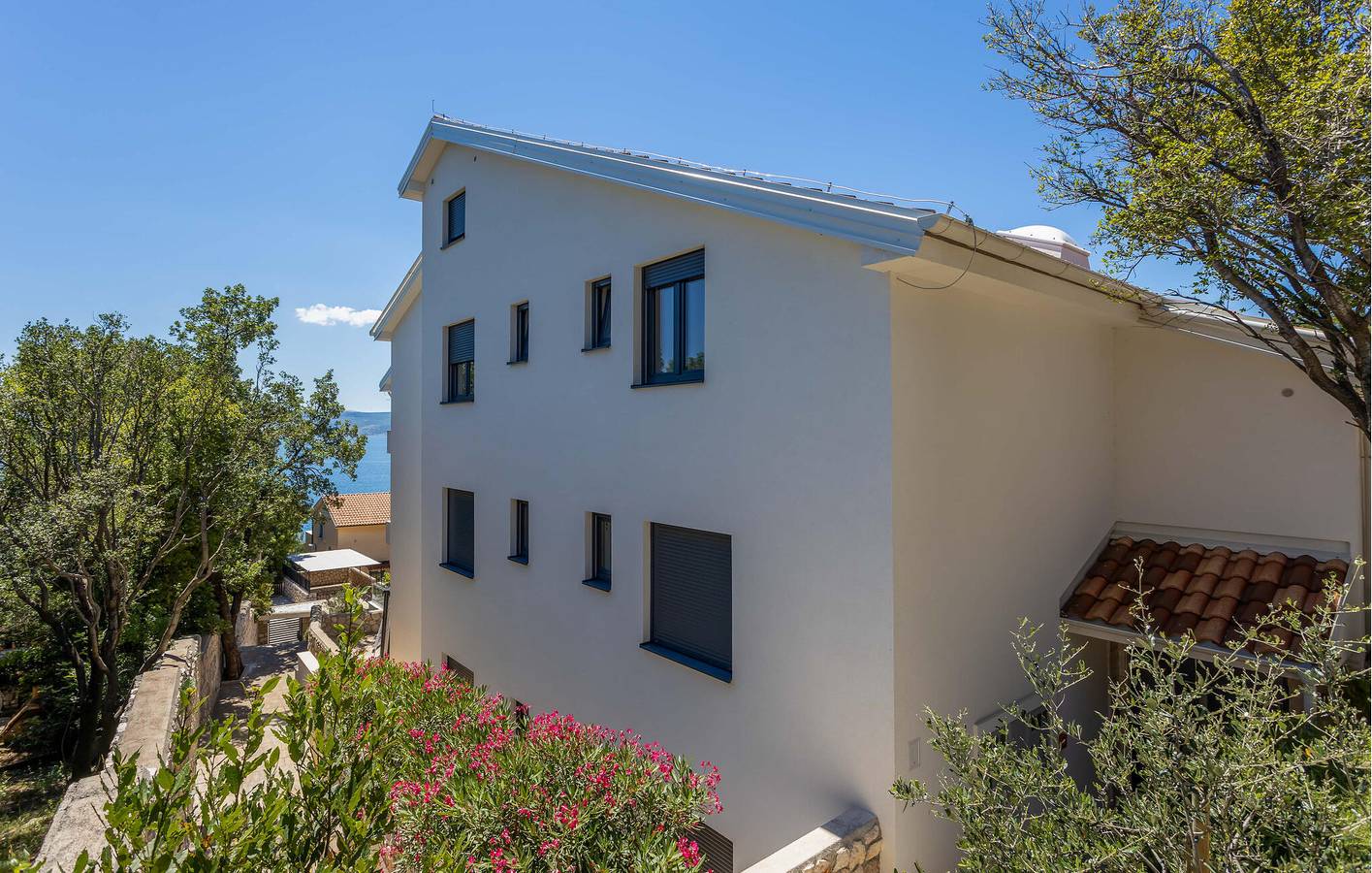 Ganze Ferienwohnung, Gemütliche 1-Zimmer-Wohnung mit Meerblick, Garten und Parkplatz in Strandnähe in Novi Vinodolski, Primorje-Gorski Kotar
