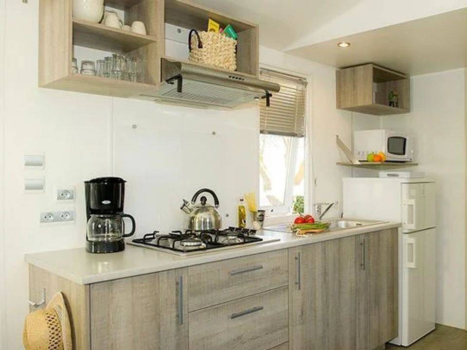 Camping La Falaise Narbonne Plage - Mobile home 6 persons - Mobile-home | Comfort Xl | 2 Bedrooms | 4/6 Pers. | Raised terrace in Narbonne Plage, Narbonne