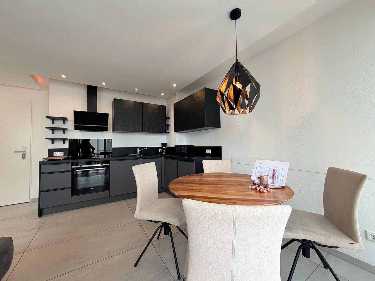 Ganze Wohnung, Moderne Ferienwohnung Seediamant Überlingen mit Balkon, Aufzug und zentraler Lage in Überlingen, Region Bodensee-Oberschwaben