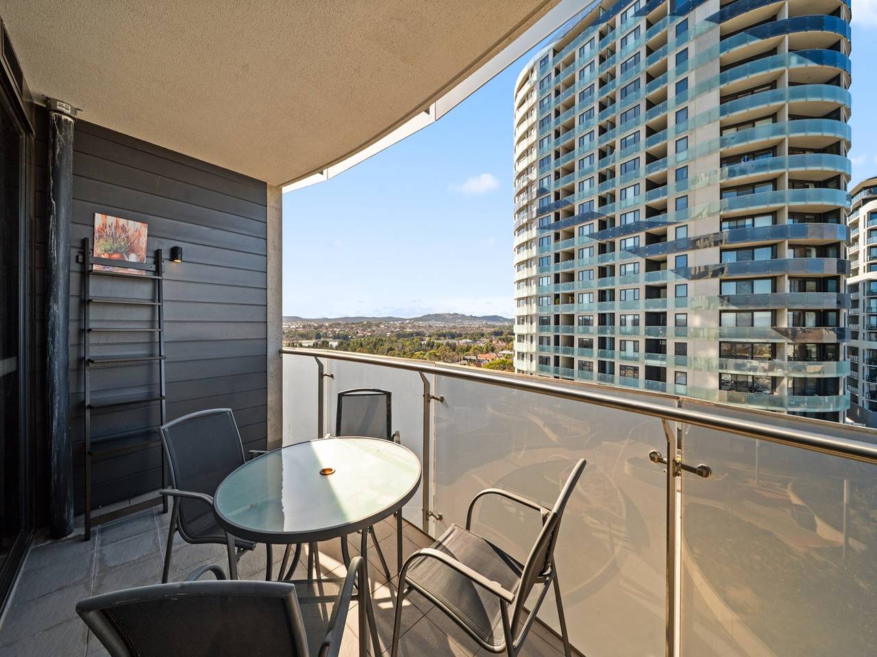 Ganze Wohnung, Lichtdurchflutetes 1-Zimmer-Apartment mit Pool und Fitnessstudio in Canberra, Australian Capital Territory