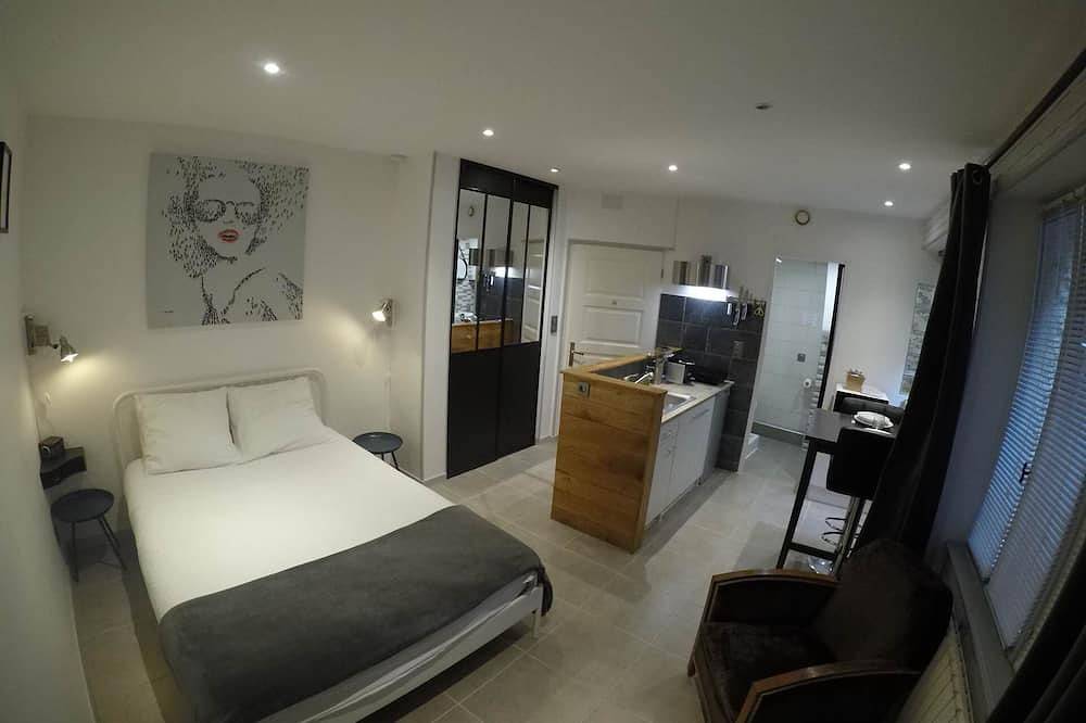 Entire apartment, Studio 1*, impasse de la Chantrerie, floor 1 in Cahors, Lot