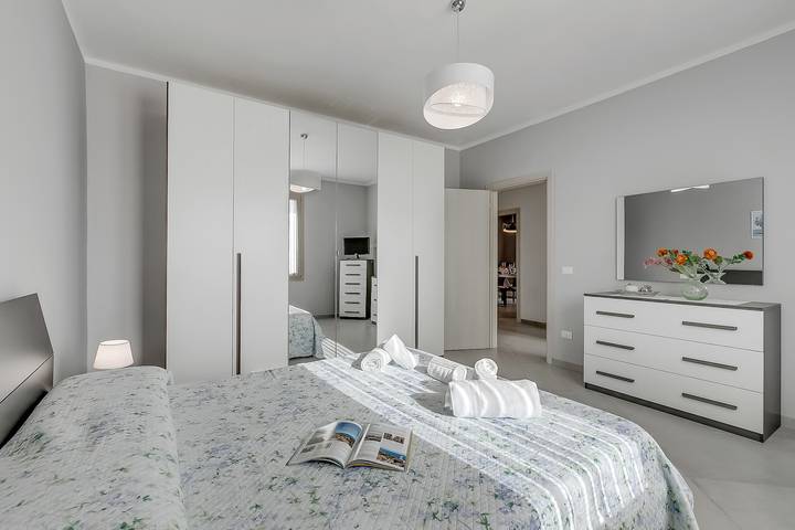 Casa Nadia 1.2 Km from Sea with Terrace & Parking in Massa (Italie), Riviera Italienne