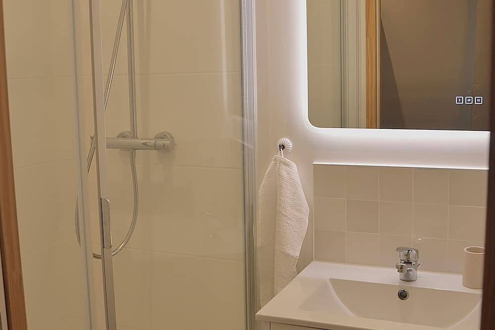 Ganze Wohnung, Bright through apartment + parking in Sainte-Famille-en-Auge, Lisieux und Umgebung