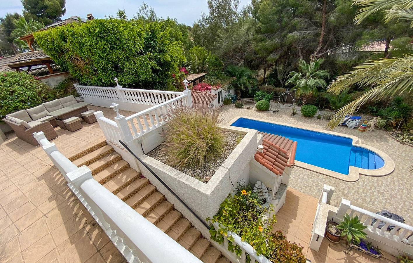 Moderno apartamento de 2 dormitorios con piscina, wifi y aparcamiento cerca de Bombay Tandoori in El Pinar de Campoverde, Pilar de la Horadada