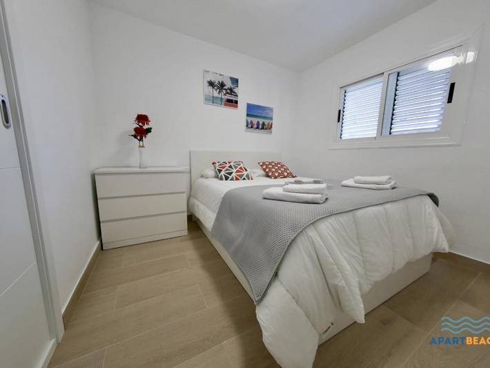 Apartamento entero, Apartamento amplio en La Pineda, 3 habitaciones, aire acondicionado, frente al mar in La Pineda, Platja de la Pineda