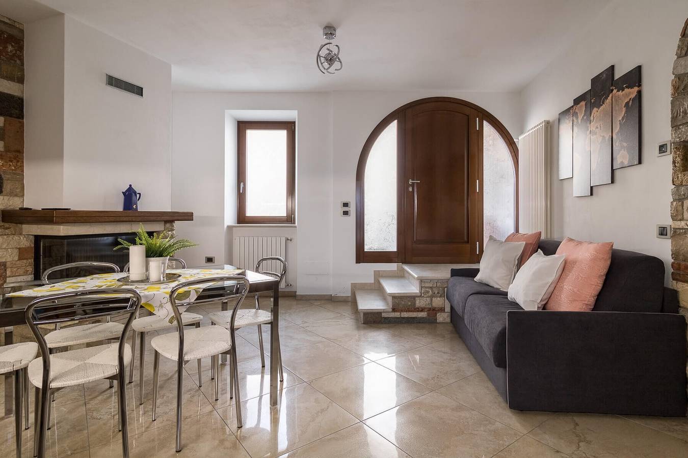 Ganze Wohnung, Ferienwohnung 'Appartamento Noemi' mit Balkon im historischen Zentrum in Tignale, Gardasee-Berge