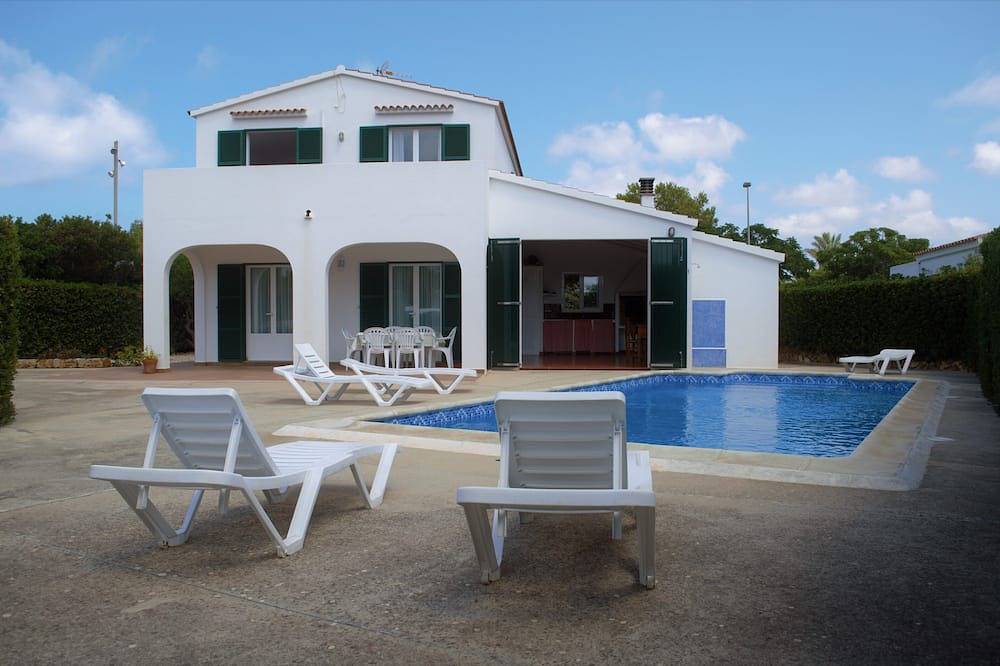 Pleasant villa with pool and air conditioning. in Cap d'Artrutx, Ciutadella