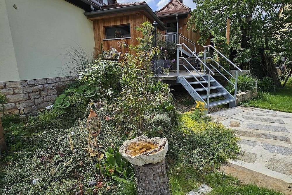 Ganze Wohnung, Ferienwohnung Carlotta - Appartement/Fewo, Bad, Wc in Freyburg (Unstrut), Saale-Unstrut