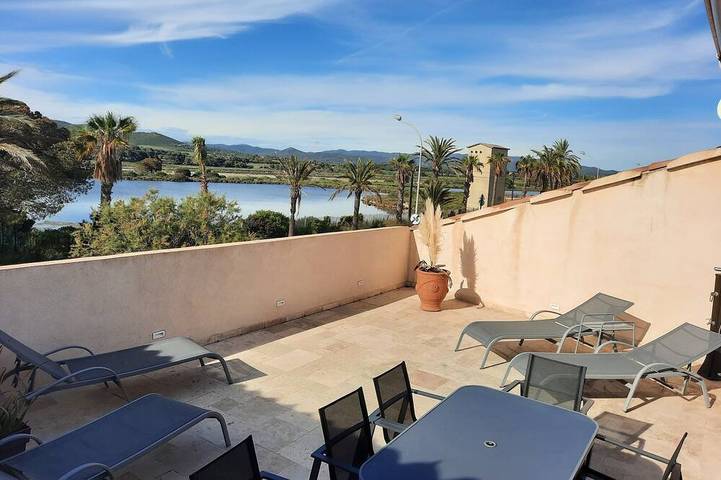 Location de vacances pour 8 personnes, avec terrasse dans Zone nature des vieux salins d'Hyères
