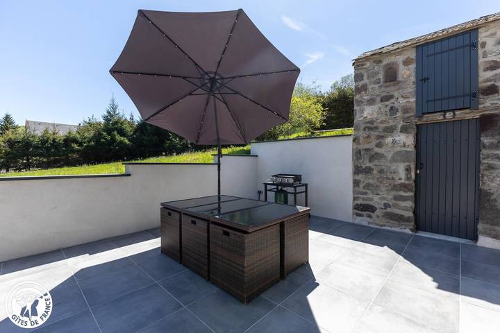 Gîte pour 6 personnes, avec jardin à Besse-et-Saint-Anastaise - 2