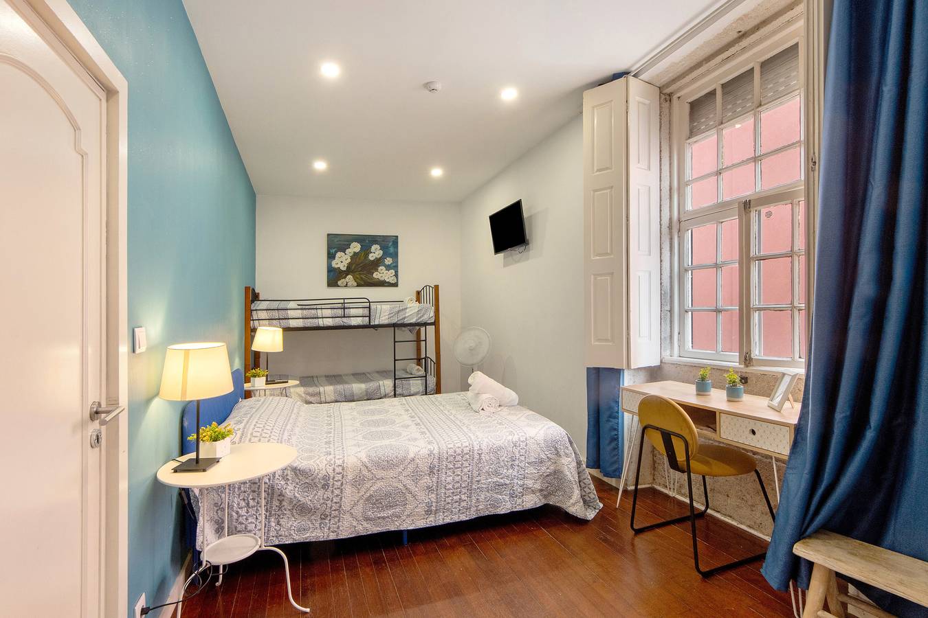 Zimmer 'Quadruplo' mit Gemeinschaftsgarten und Wlan in Porto, Porto Distrikt