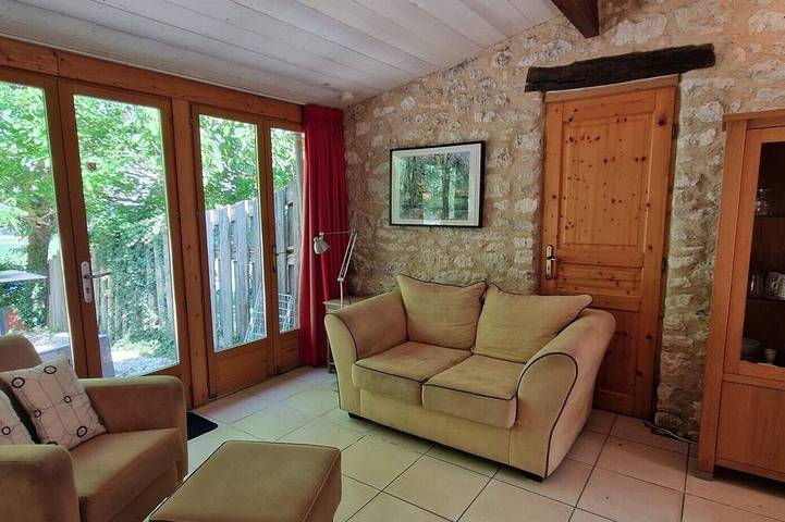 Location de vacances pour 2 personnes, avec piscine ainsi que jardin et jacuzzi à Douzains - 4