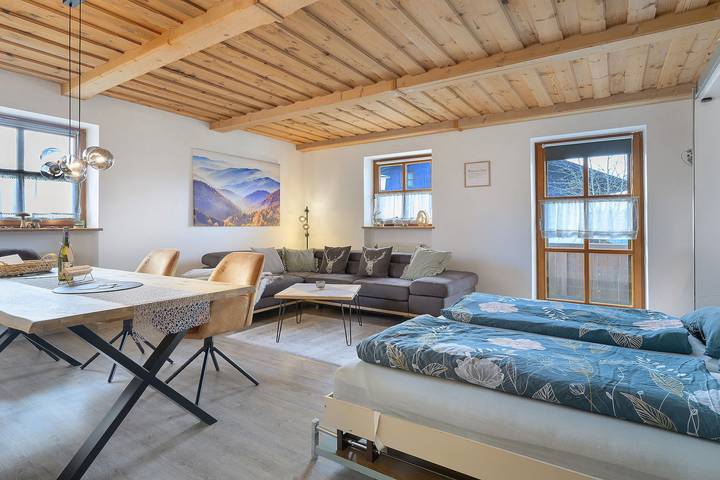 Ferienwohnung für 5 Personen, mit Balkon und Garten sowie Sauna