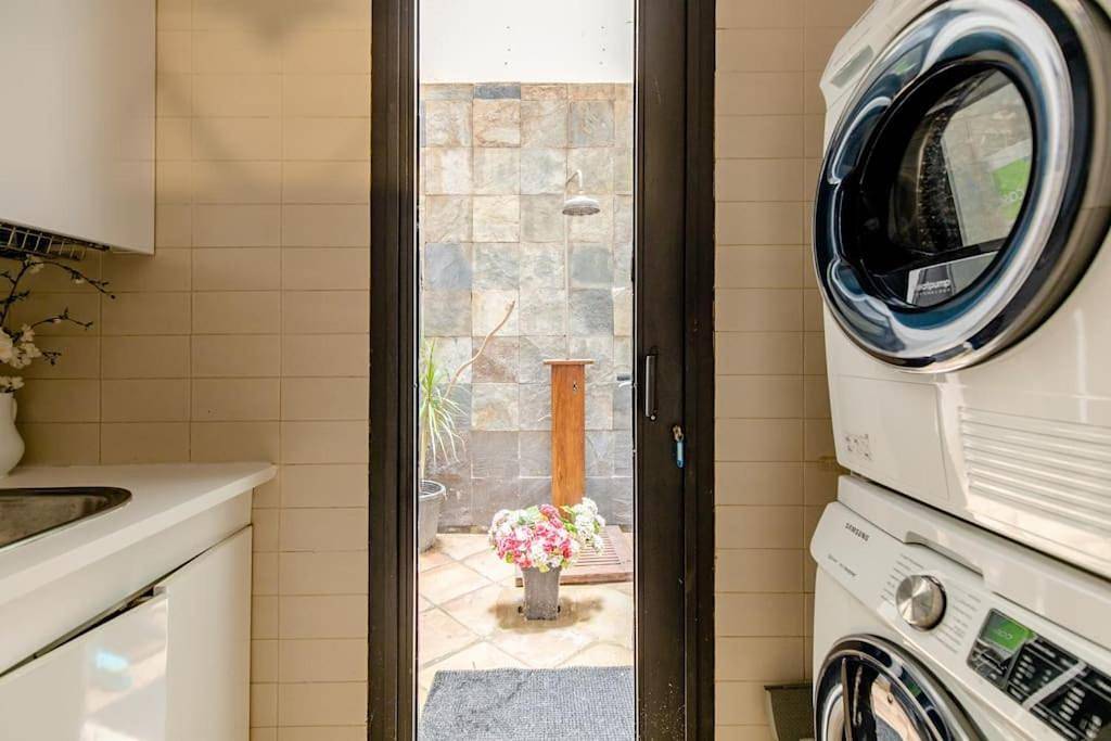Apartamento entero, Cozy loft patio+pool +wifi in Valencia City Centre, Valencia