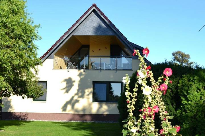 Ferienhaus für 6 Personen, mit Balkon und Terrasse sowie Garten und Sauna