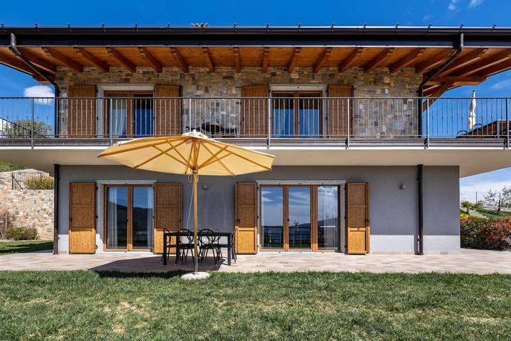 Ferienhaus für 6 Personen, mit Garten und Seeblick in der Lombardei