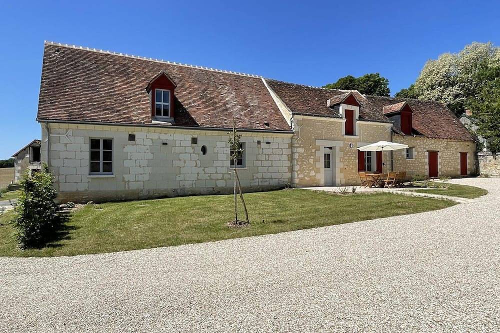 Superbe Gîte Éco-rénové au Calme, Proche Châteaux in Perrusson, Région de Loches