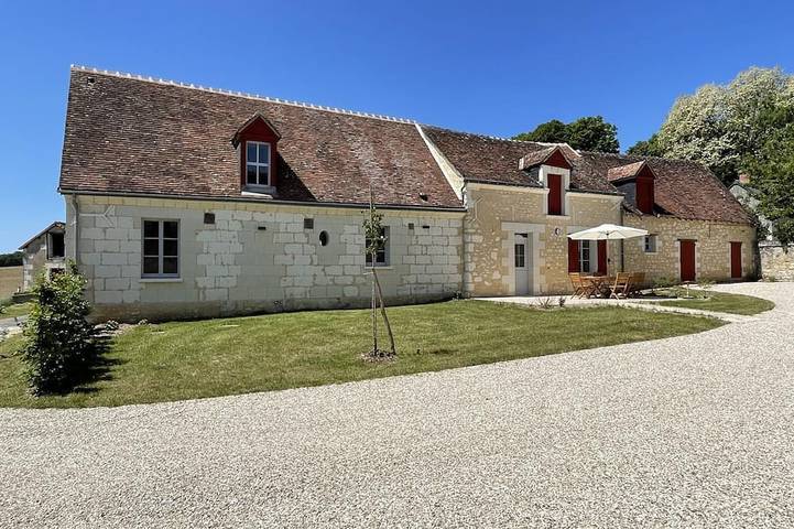 Gîte pour 6 personnes, avec jardin à Perrusson