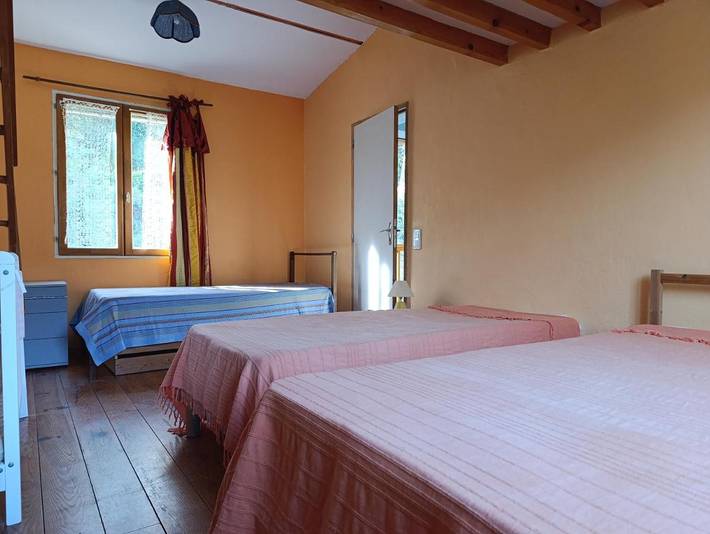 Gîte pour 5 personnes, avec vue et balcon à Les Mayons