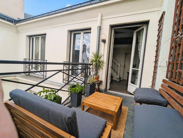 Gîte pour 4 personnes, avec terrasse et vue dans Les Costes