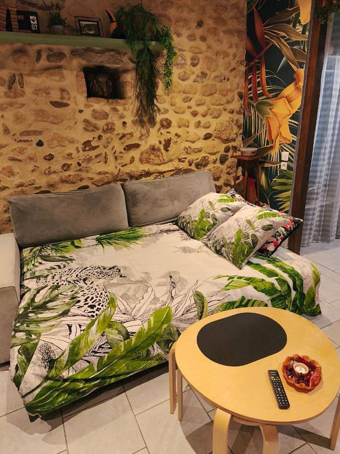 Gîte pour 4 personnes, avec jardin et bassin pour enfant ainsi que jacuzzi et terrasse à Saint-Just-d'Ardèche - 4