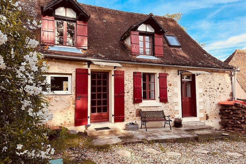 A sweet cottage in the middle of the Perigord Noir. Family and dog friendly. in Rouffignac-Saint-Cernin-de-Reilhac, Périgord Blanc