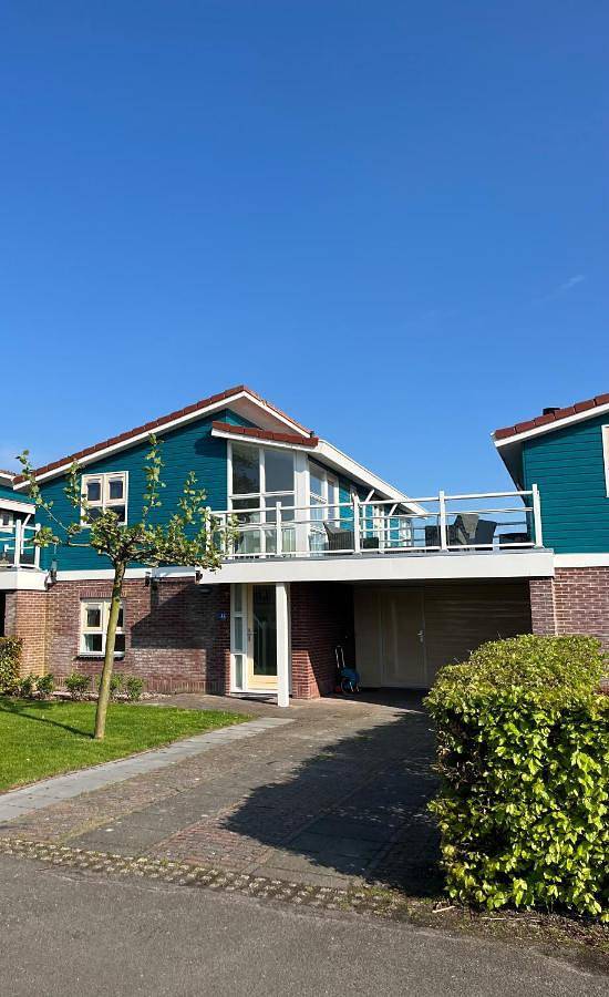 Ferienhaus für 5 Personen, mit Balkon und Terrasse sowie Garten und Seeblick in Workum
