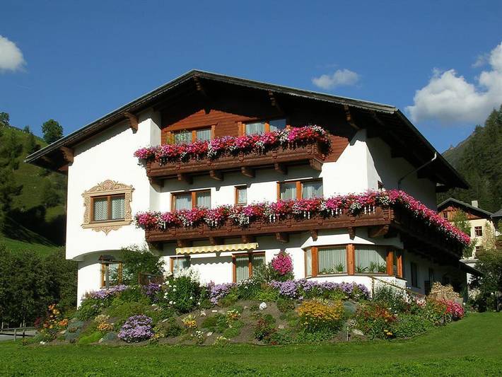 Ferienwohnung für 3 Personen, mit Balkon und Terrasse sowie Garten und Ausblick in Navis