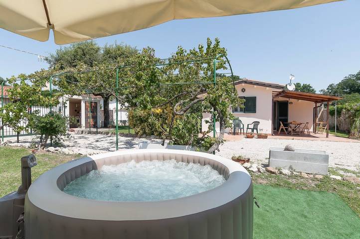Location de vacances pour 6 personnes, avec Jacuzzi ainsi que Jardin et Vue à San Felice Circeo - 2