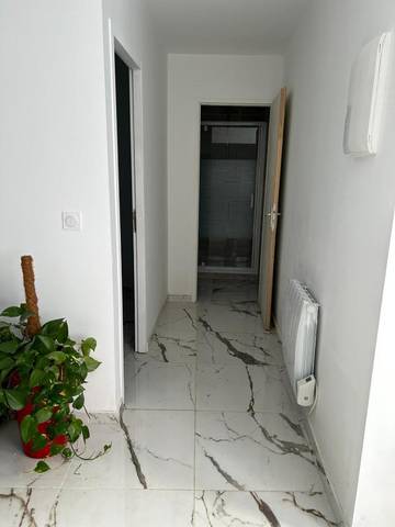 Gîte pour 4 personnes, avec terrasse et piscine à Décines-Charpieu
