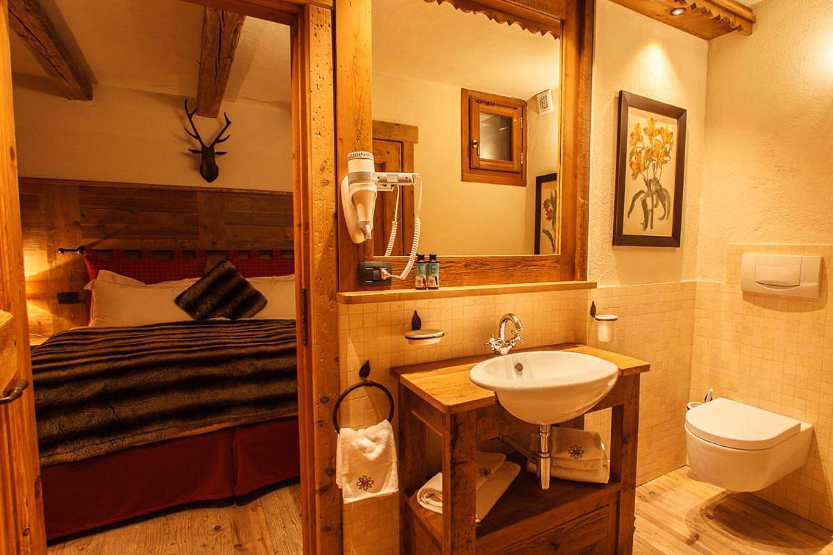 Au Coeur Des Neiges Resort Spa & Free E-Bike in Courmayeur, Alpi Pennine