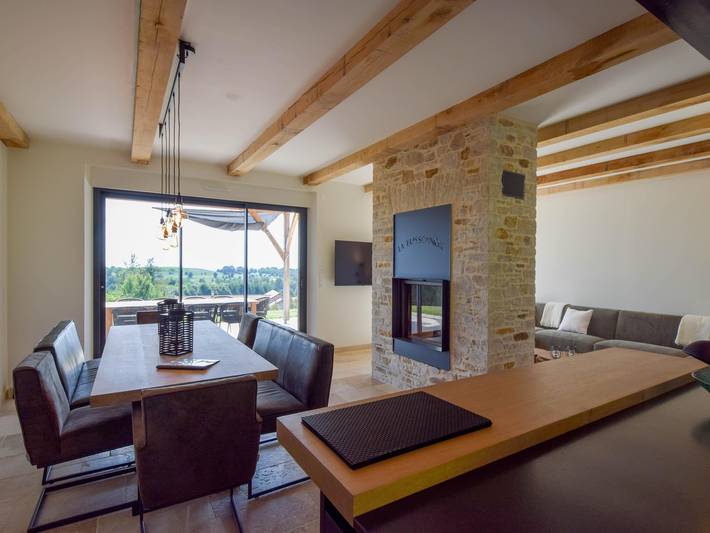 Gîte pour 8 personnes, avec terrasse ainsi que jardin et piscine, adapté aux familles à Saint-Médard-d'Excideuil - 4