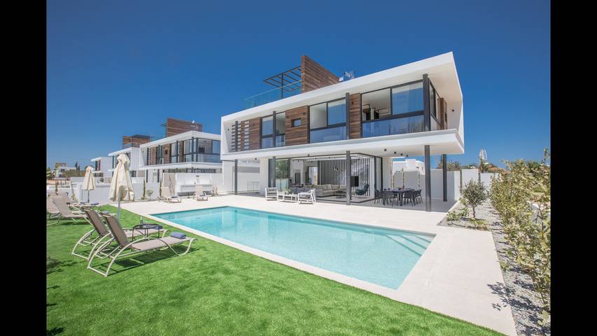 Villa for 11 people, with Balcony/Terrace and Garden in Cyprus