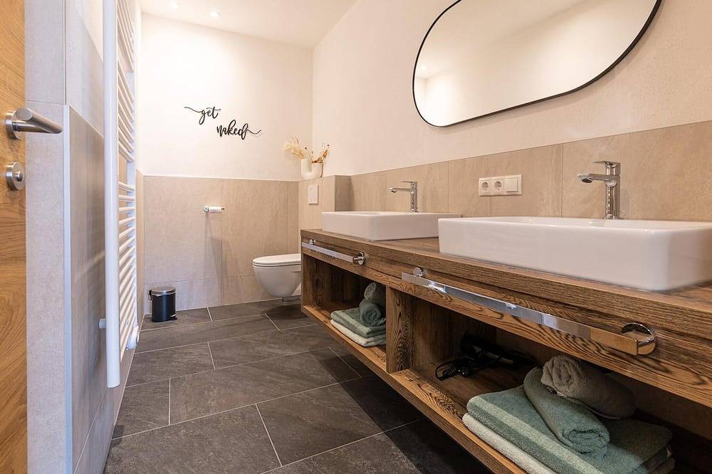 Ganze Wohnung, Modernes Apartment in schöner Lage in Tuxer Alpen, Zellberg