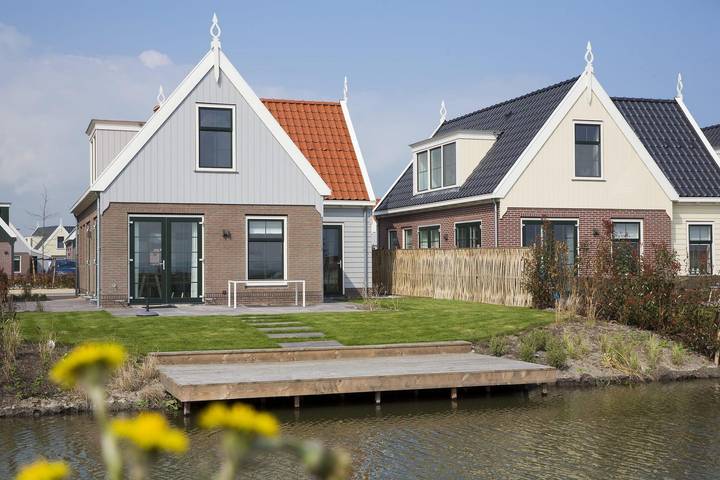 Vakantiehuis voor 8 personen, with Balkon/Terras and Terras as well as Tuin and Sauna in Waterland