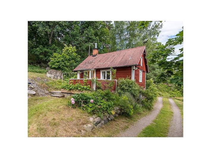 Cottage for 4 people, with terrace in Sweden