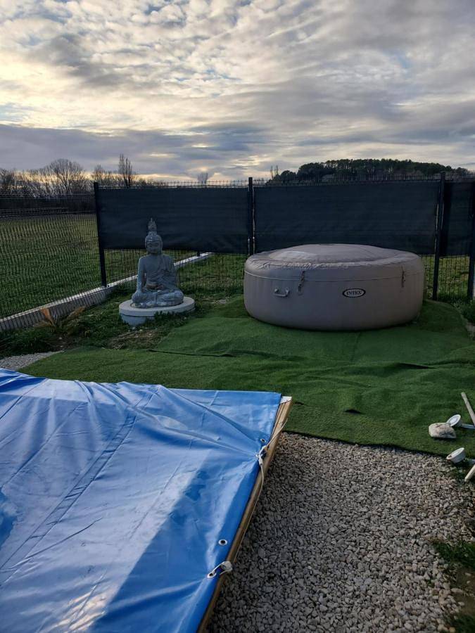 Location de vacances pour 4 personnes, avec terrasse ainsi que piscine et vue à La Bâtie-Rolland - 4