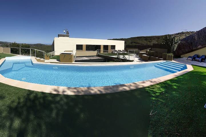 Ferienhaus für 25 Personen, mit Balkon und Garten in Argentona