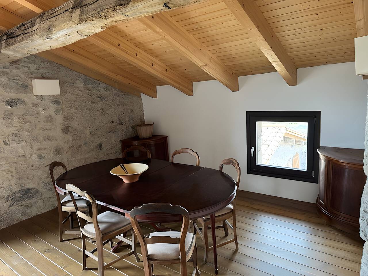 Casa vacacional 'La Cavallera' con vistas a la montaña, jardín compartido y Wi-Fi in Ogassa, Pirineo Catalan