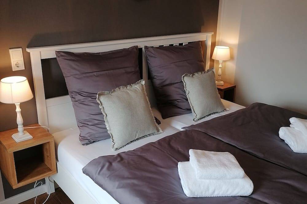 Beautiful vacation home with great outdoor area & whirlpool in Uelversheim, Rhinehesse region