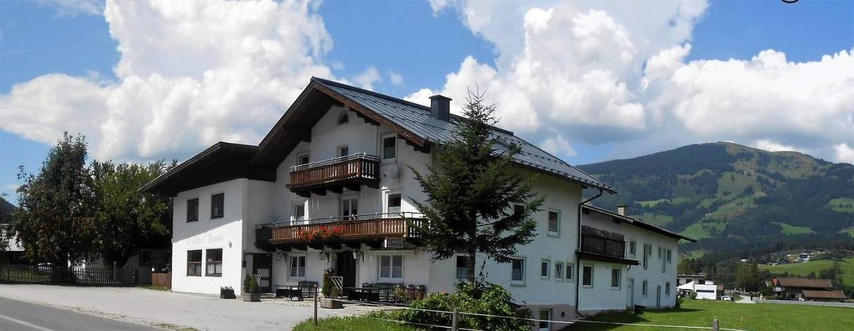 Ferienhaus für 26 Personen, mit Balkon und Terrasse sowie Garten und Sauna