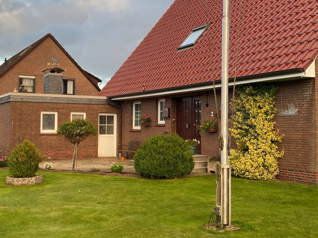 Ganze Wohnung, Geräumige Ferienwohnung mit Garten und Grill in Berumbur, Norden und Umgebung