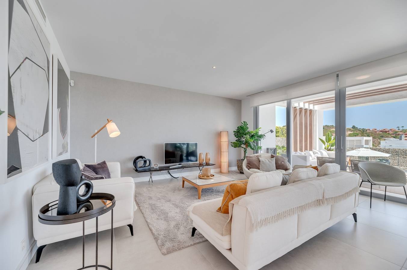Villa „Riva“ mit Meerblick, Wlan und Klimaanlage in Las Chapas, Marbella
